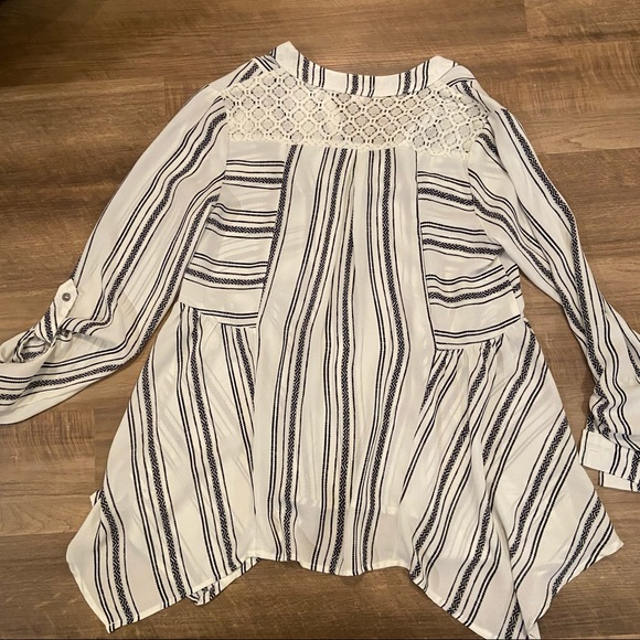 Black and white boho draped top - Picture 6 of 9